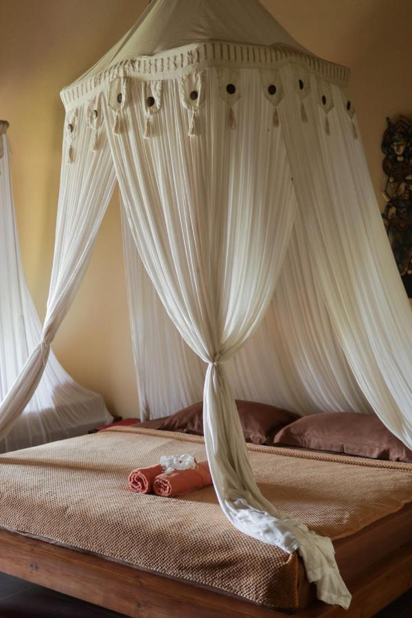 Yut'S Inn Flower Paradise Gili Gede Dış mekan fotoğraf
