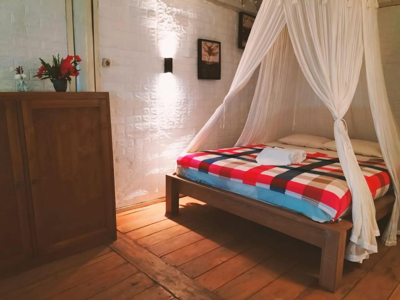 Yut'S Inn Flower Paradise Gili Gede Dış mekan fotoğraf